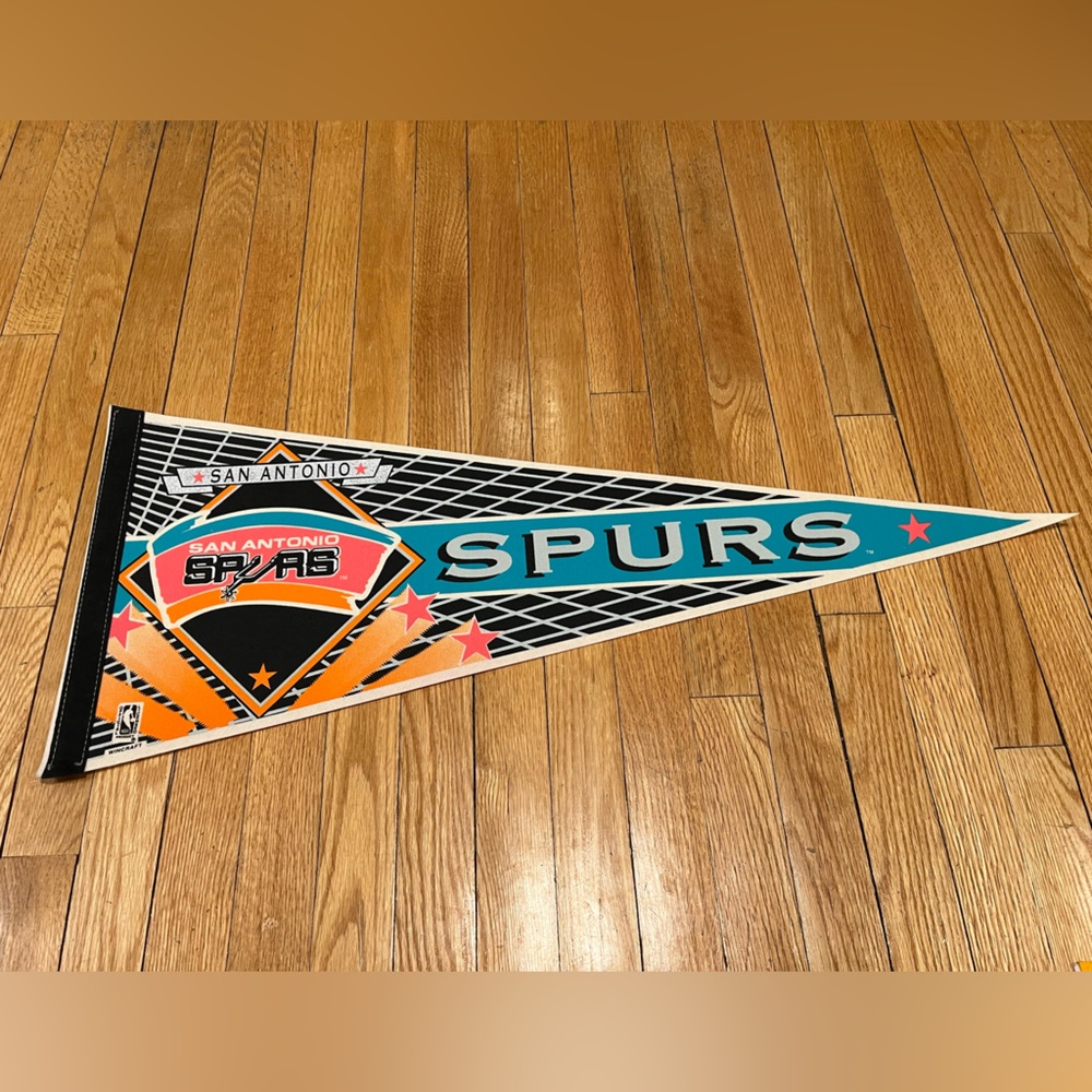 Vintage NBA San Antonio Spurs felt Pennant - Picture 2 of 3